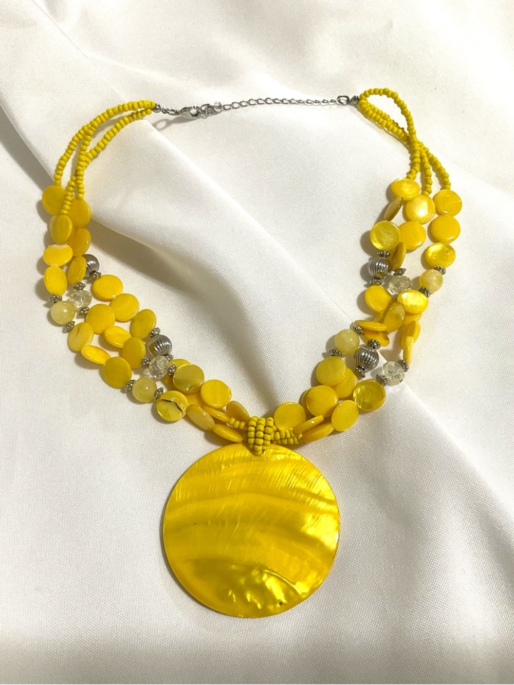 YELLOW ABALONE/GLASS NECKLACE
